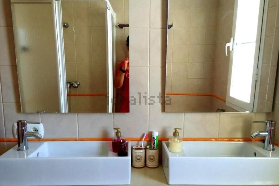 Baño con placa ducha